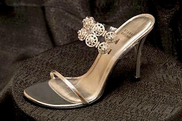 کفش‌های پاشنه‌بلند و نوک خنجری رویای الماس استوارت ویتزمن